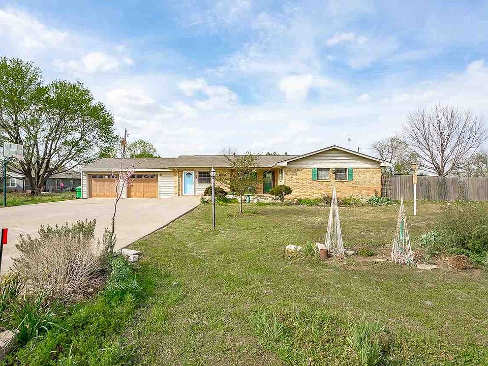 1st image of 902 Mary