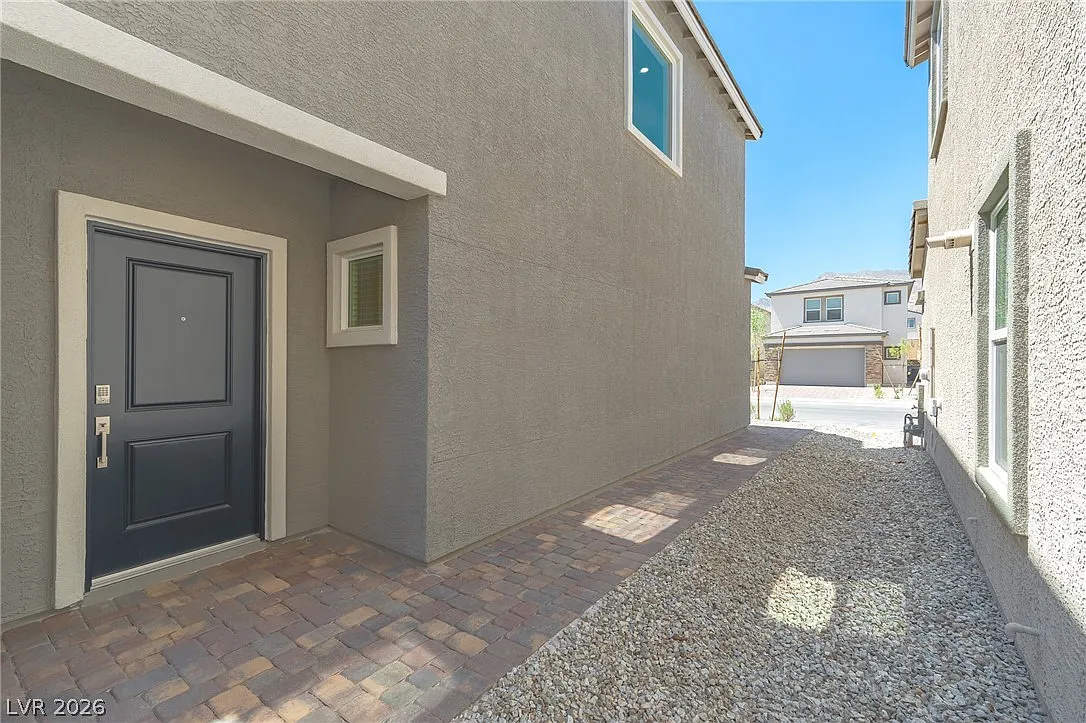 4 bed, 4.0 bath, 2405 sqft, $2,650 — Photo 4