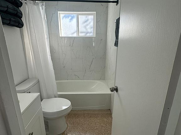 3rd image of 1201 Wilmoore Dr SE APT A