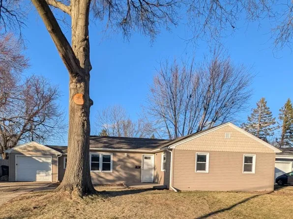 1920 W Memorial Dr, Janesville, WI 53548
