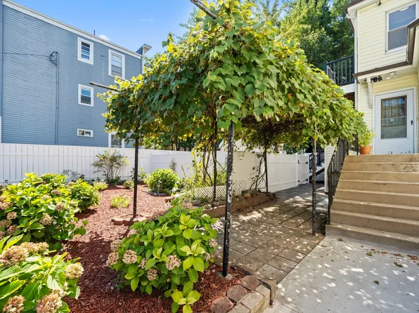29 Hanson St #1, Somerville, MA 02143