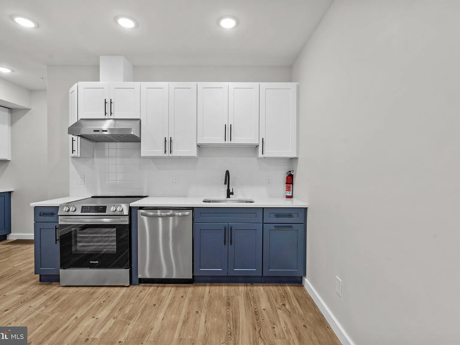 2 bed, 2.0 bath, 1080 sqft, $1,800 — Photo 4