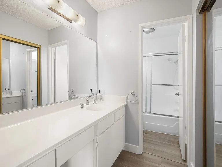 1885 Veteran Ave #207 — Photo 16