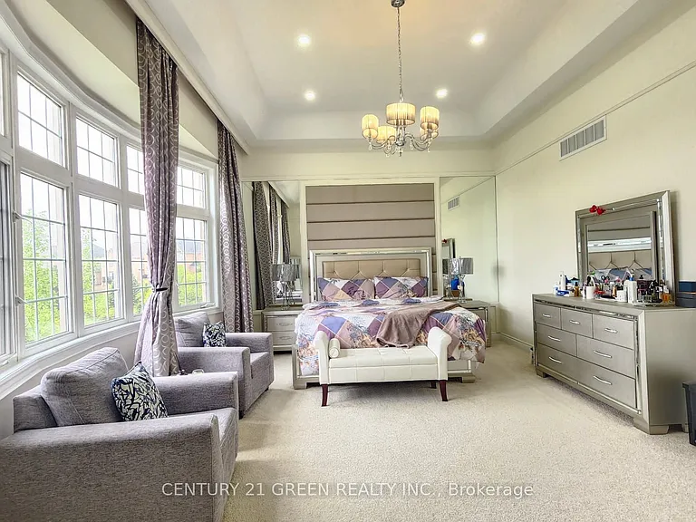 12 Royal West Dr — Photo 31