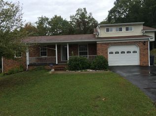 243 Skyline Dr, Beaver, WV 25813