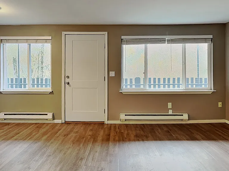 102 Summit Ave N #10 — Photo 11