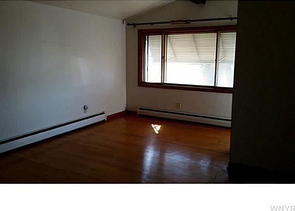 2nd image of 1840 Como Park Blvd