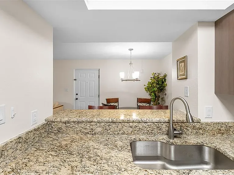 19505 Quesada Ave — Photo 12