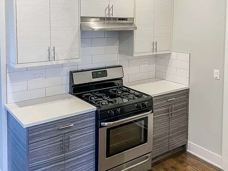 3915-21 N. Janssen — Photo 21