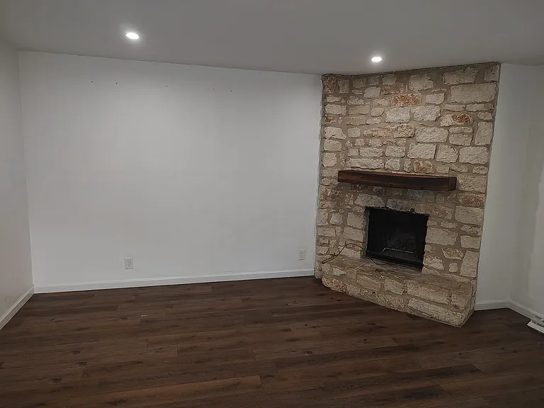 2200 Leah Cv #C — Photo 3