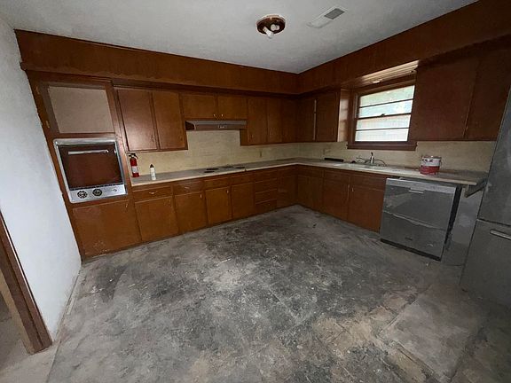 3rd image of 3304 53rd St