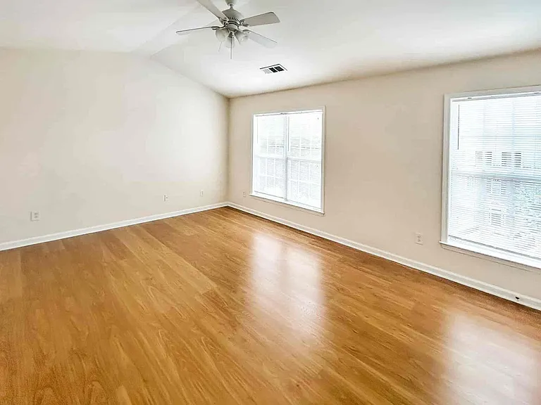 4033 Edgecomb Dr — Photo 17