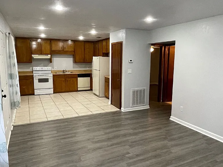 5722 Lumberjack Ln — Photo 2