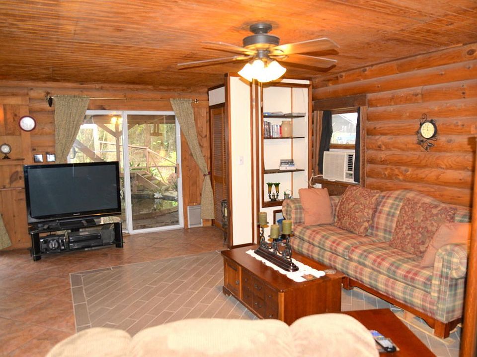 LIVING ROOM 4