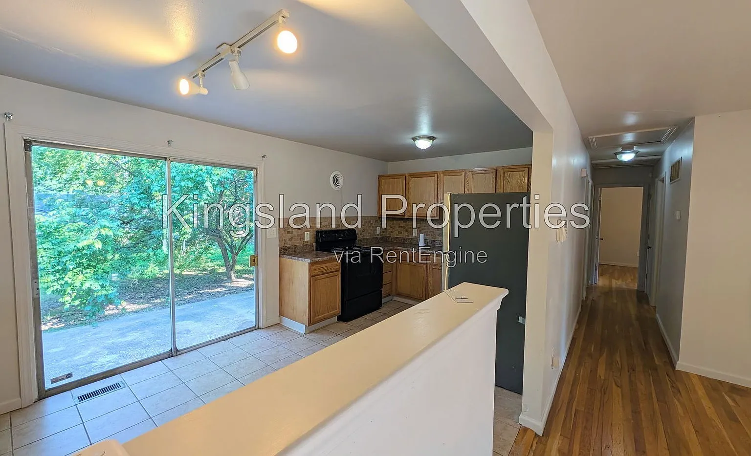 3 bed, 1.0 bath, 960 sqft, $1,500 — Photo 4