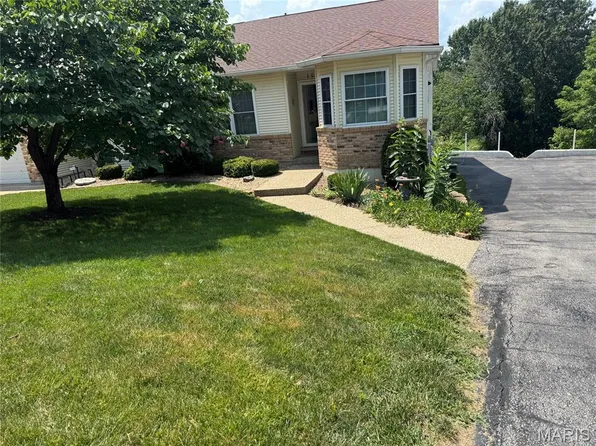 109 Wenona Dr, Washington, MO 63090