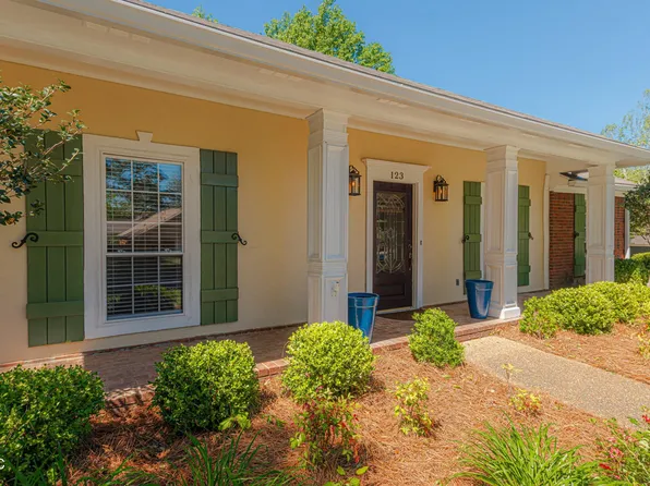 123 Ridgecrest Dr, Ridgeland, MS 39157