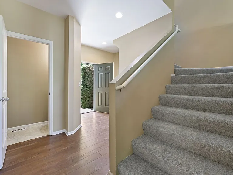 1094 Ebbets Dr SW — Photo 16