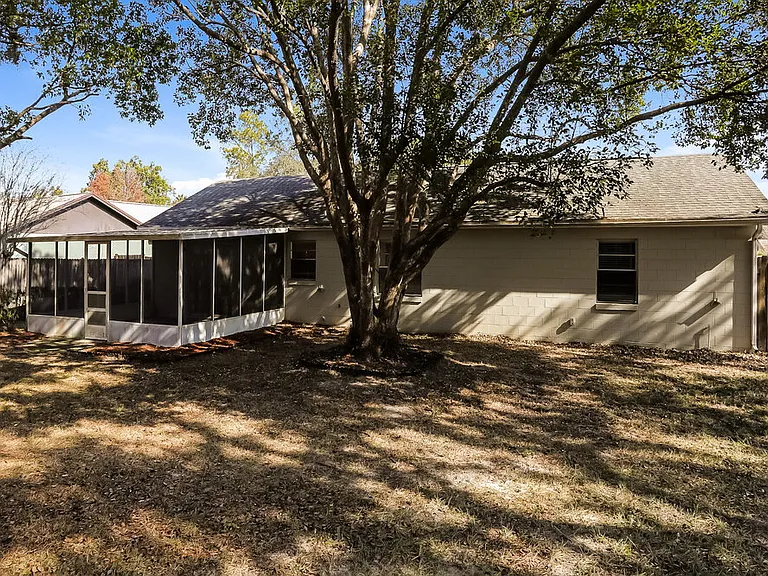 392 Panama Cir — Photo 15