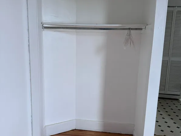 98 Reservoir Ave, Jersey City, NJ 07307