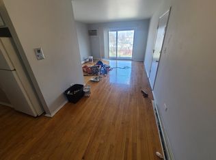 7801 W 87th St APT 3B, Bridgeview, IL 60455