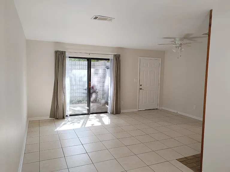 4405 SW 74th Ter #A — Photo 4