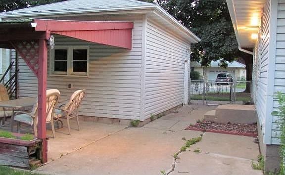 3rd image of 150 21st Ave N