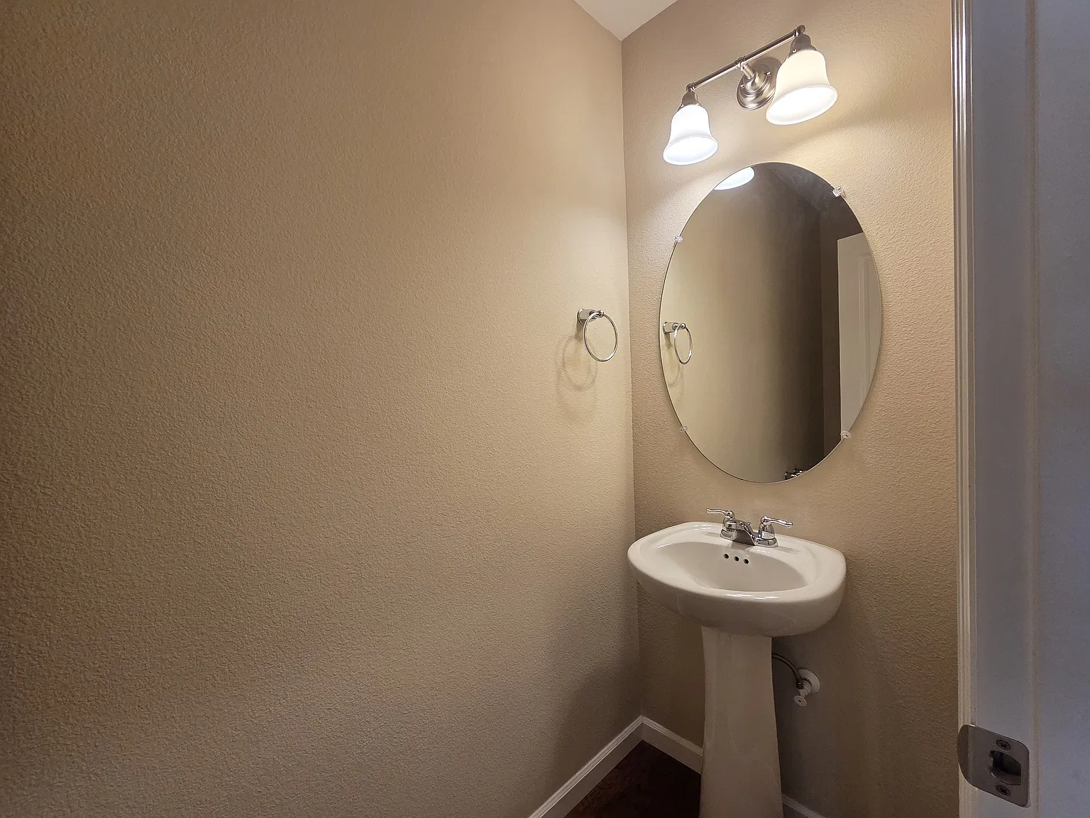 3 bed, 2.5 bath, 1497 sqft, $2,800 — Photo 3