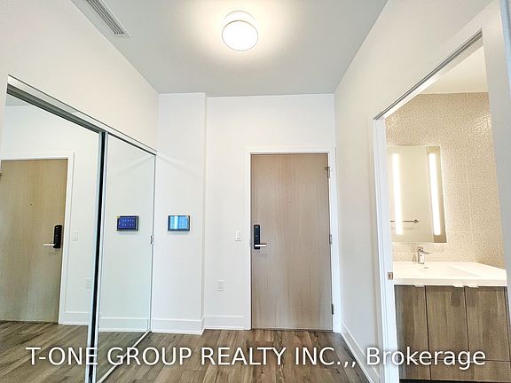 5th image of 585 Bloor St E #323