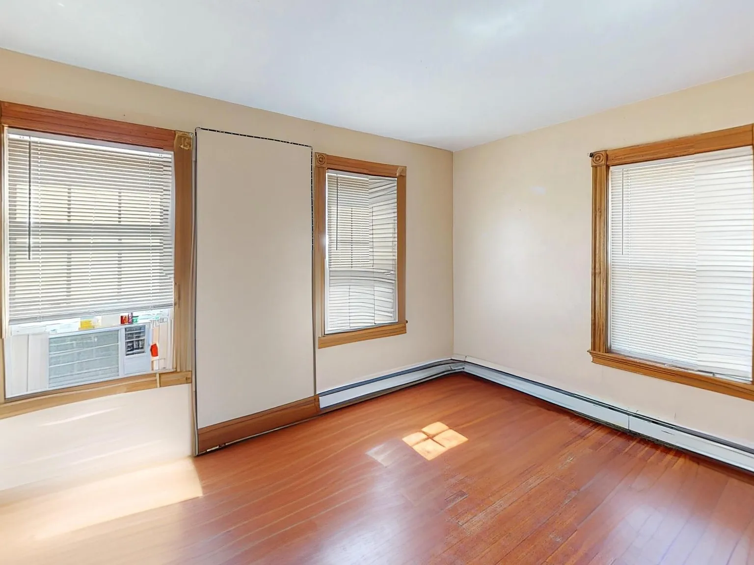 4 bed, 1600 sqft, $3,995 — Photo 4