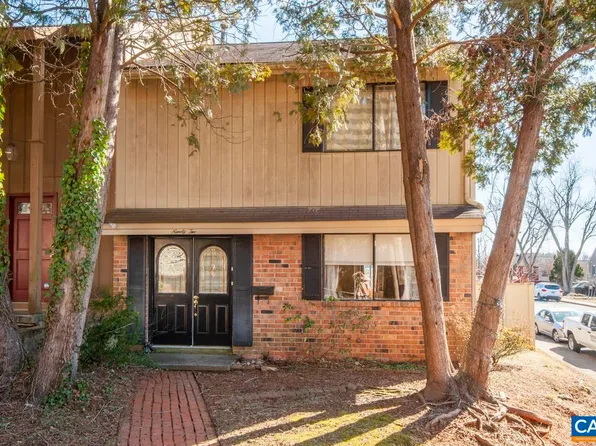 92 Woodlake Dr, Charlottesville, VA 22901