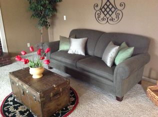 726 Ridgeway Dr, Liberty, MO 64068