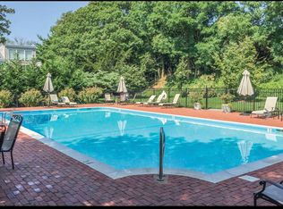 514 Pantigo Rd APT 3, East Hampton, NY 11937