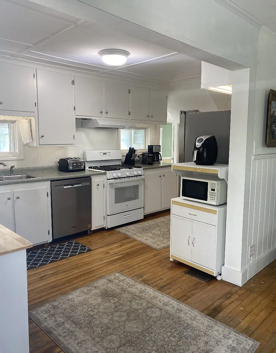 3 bed, 1.5 bath, 1288 sqft, $1,990 — Photo 4