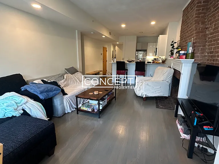 1406 Beacon St — Photo 2