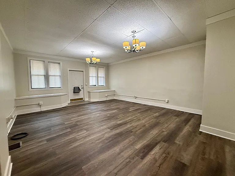 4437 Lorain Ave #DOWN — Photo 9