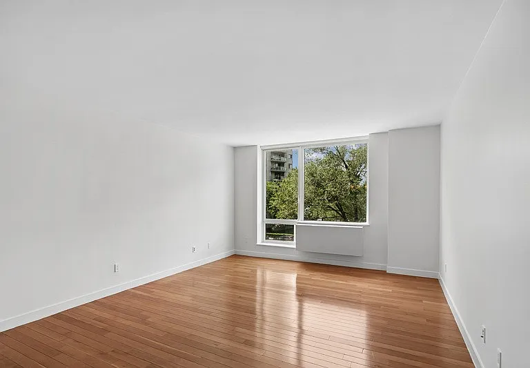 3260 Henry Hudson Pkwy E #5G — Photo 1
