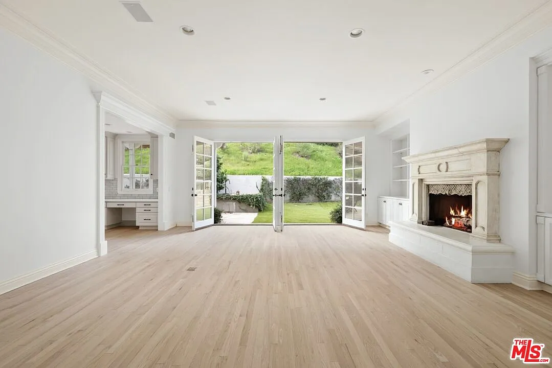 5 bed, 6.0 bath, 5421 sqft, $19,995 — Photo 3