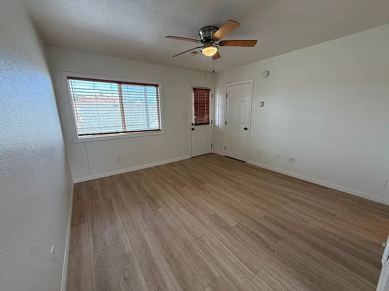 4730 W Point Loma Blvd #8 — Photo 4
