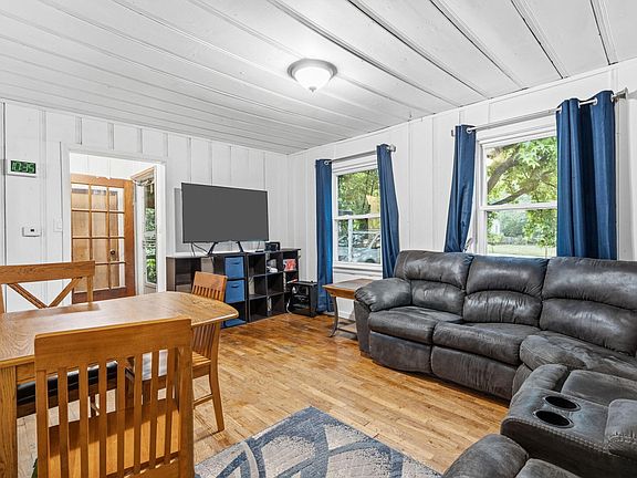 4th image of 731 S Old Orchard Avenue