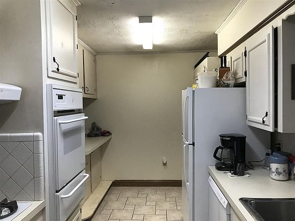 3rd image of 516 Walker Dr