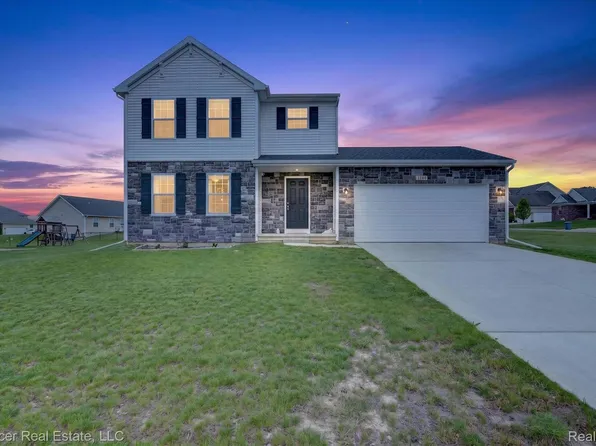1110 Lancaster St, Lapeer, MI 48446