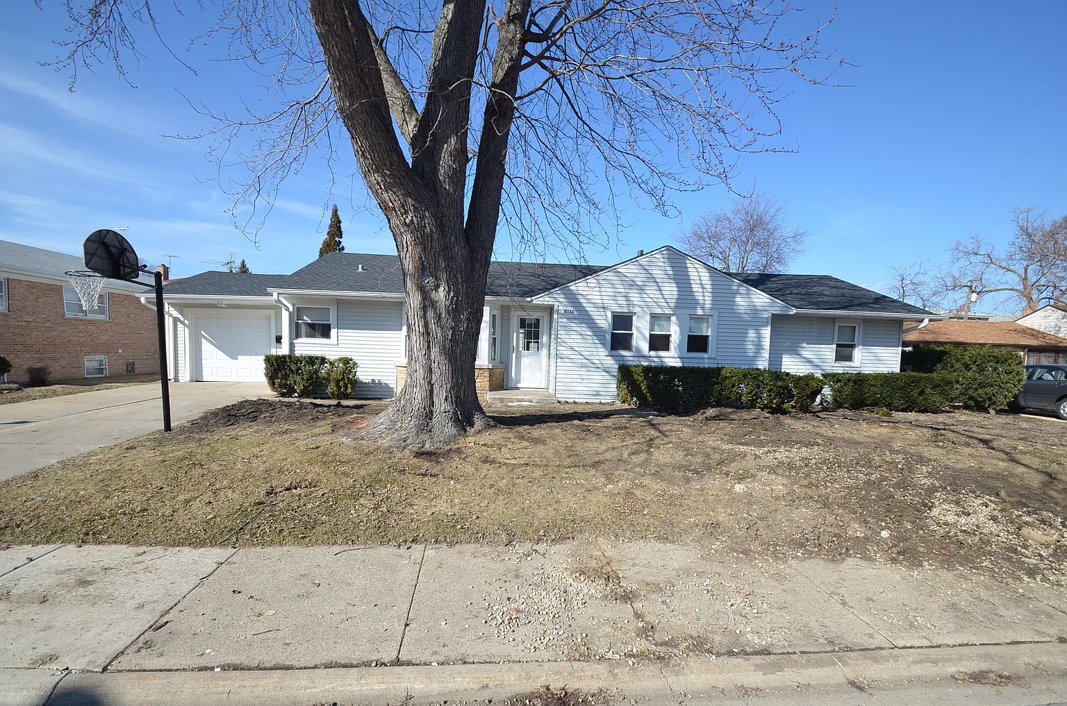 8336 W Farragut Ave photo 1