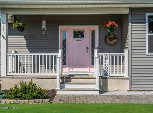 210 Mermaid Dr, Manahawkin, NJ 08050