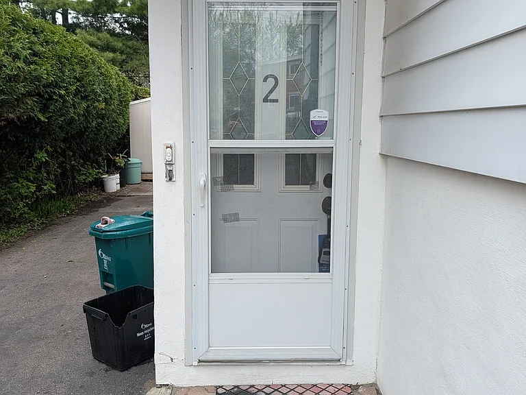 387 Saint Denis St — Photo 2