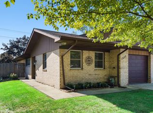 1355 Beverly Ln, Streamwood, IL 60107