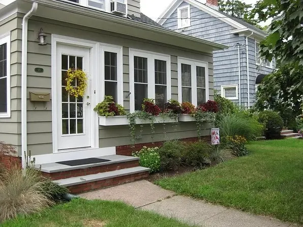 55 Lake St, Hamden, CT 06517
