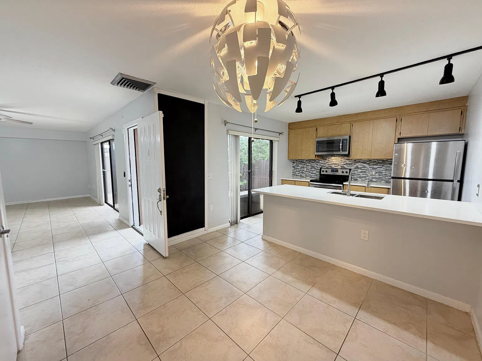 2 bed, 2.5 bath, 1236 sqft, $2,250 — Photo 3