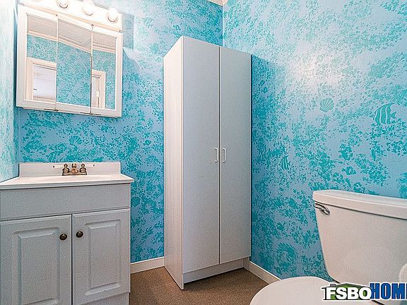 Upstairs guest bath