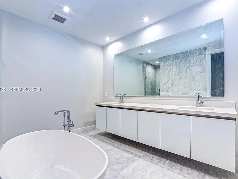 718 Valencia Ave #202 — Photo 23
